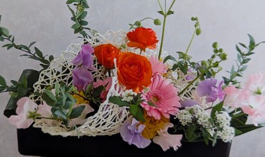 楽しく創るフラワーアレンジメント