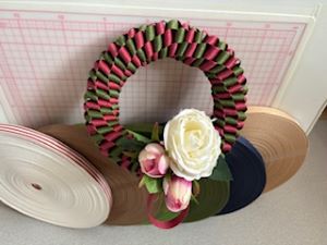 クラフトバンドで作るクリスマスリース