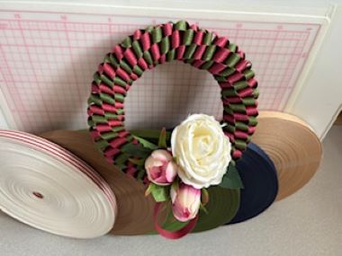 クラフトバンドで作るクリスマスリース