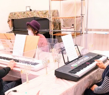 シニアのピアノ・グループレッスン